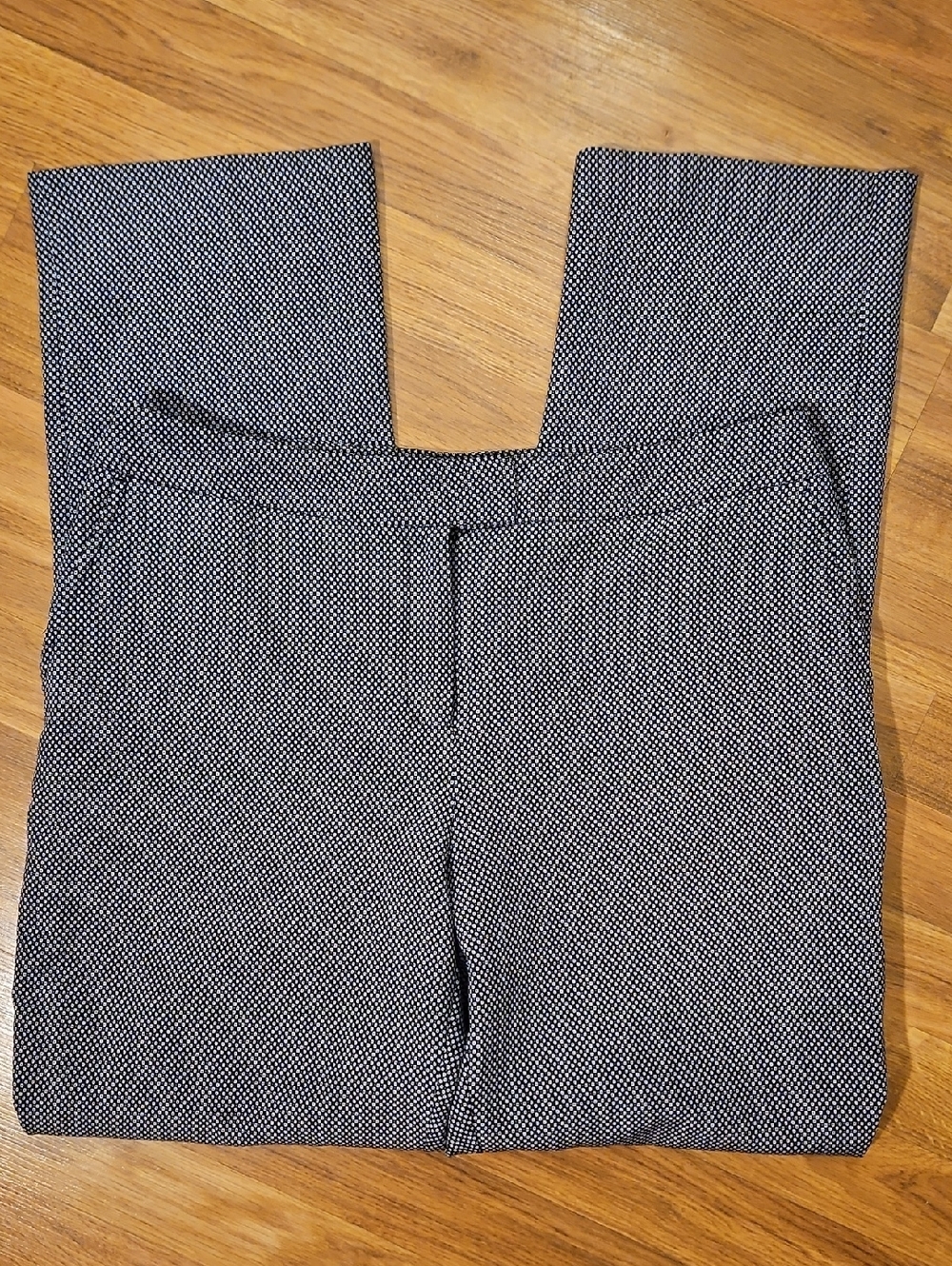Jones New York Light Weight Dress Pants Size 10...Tall Girl Friendly